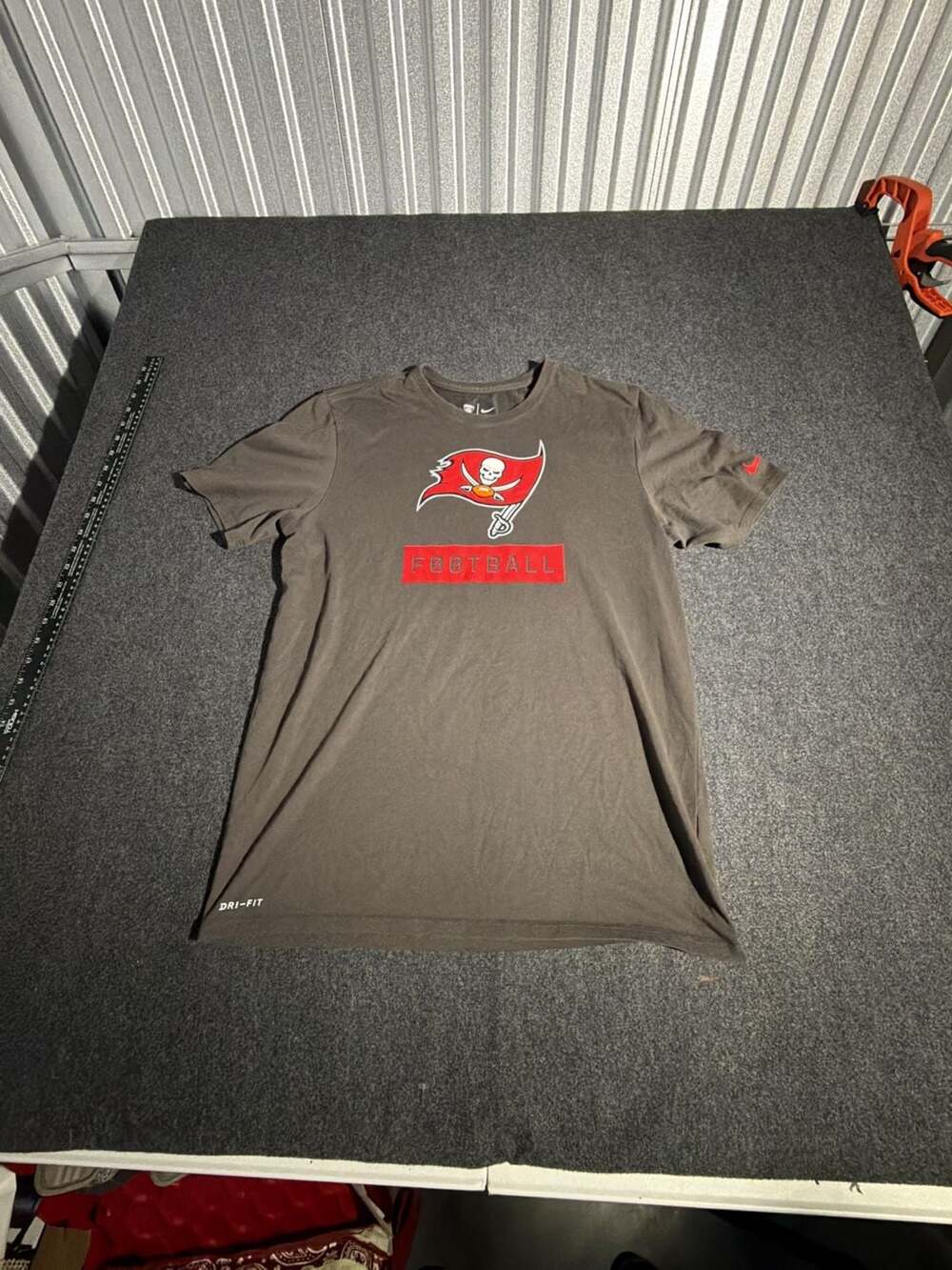 Nike Men's Tampa Bay Buccaneers Primary Logo T-shirt